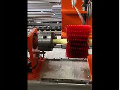 圓棍刷鉆孔植毛一體機(jī)